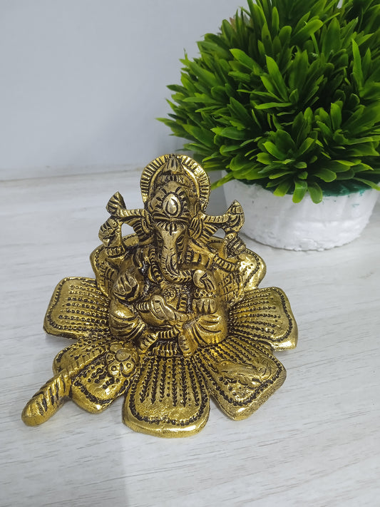 Beautiful Ganesh Statue on Flower Gold Plated with Antique Finish Ganpati Idol for Puja Decoration at Home Mandir Décor. Indian Religious Return Gift Metal Statue. Metal Ganesh Gold Polish Leaf for Home Decor and Gift Purpose